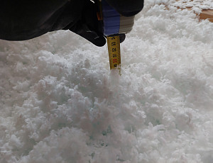 Zateplení stropu novostavby rodinného domu pomocí foukané izolace